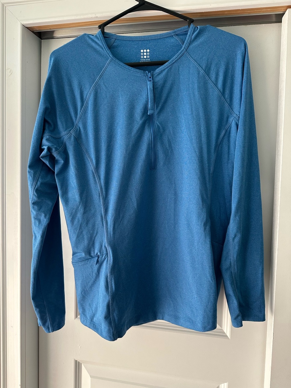 Title Nine Sunbuster Shirt Womens L Blue Rash Guard Quarter Zip UPF Pockets EEUC
